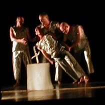 Photograph of the production, "La Balada de la Cárcel de Reading"