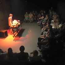 Photographs of the theatrical production, La profesión de la Sra. Warren (Miami, 2015)