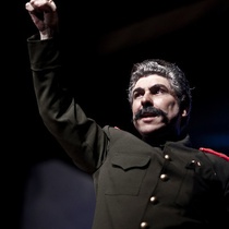 Photographs of a rehearsal for the theatrical production, Cartas de amor a Stalin