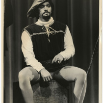 Manuel Acosta (Capitán Beaudricourt), in "La alondra"