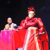 Photographs of the theatrical production, La profesión de la Sra. Warren (Miami, 2015)