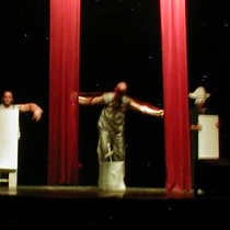 Photograph of the production, "La Balada de la Cárcel de Reading"