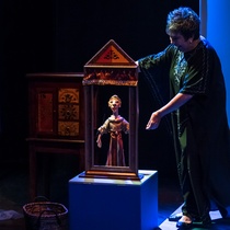 Photographs of the theatrical production, Pequeño