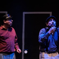 Photographs of the theatrical production, Perdidos en el espaZio