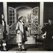 Scene from the production, "El enfermo imaginario"