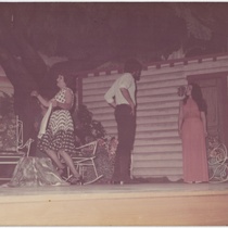 Rosa Felipe (Rosemary Sidney), Mario Ernesto Sánchez (Hal Carter), and Diana Reyes (Millie Owens), in "Picnic"