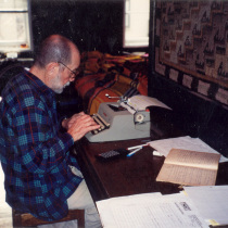 Abelardo Estorino writing El Baile