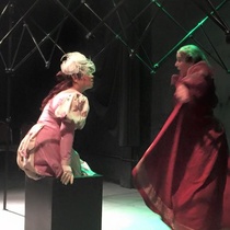 Photographs of the theatrical production, La profesión de la Sra. Warren (Miami, 2015)