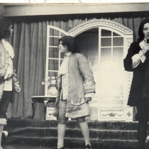 Scene from the production, "El enfermo imaginario"