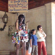 Photograph of the performance, "Cubita luchando la firmeza"