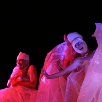 Photograph of the theatrical production, Pájaros de la playa