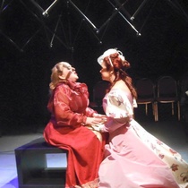 Photographs of the theatrical production, La profesión de la Sra. Warren (Miami, 2015)