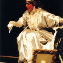 Photograph of Déxter Cápiro (La señora) in the production, "El álbum"