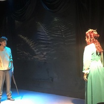 Photographs of the theatrical production, La profesión de la Sra. Warren (Miami, 2015)