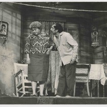 Martha del Río and actors in the production, "El premio flaco"