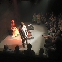 Photographs of the theatrical production, La profesión de la Sra. Warren (Miami, 2015)