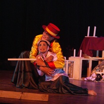 Photographs of the theatrical production, Historia sobre el camino