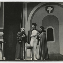 Photographs of the production, "Romeo y Jullieta"