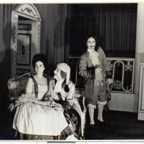 Scene from the production, "El enfermo imaginario"