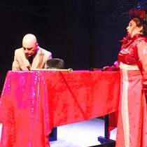 Photographs of the theatrical production, La profesión de la Sra. Warren (Miami, 2015)