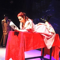 Photographs of the theatrical production, La profesión de la Sra. Warren (Miami, 2015)