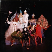 Photographs of the theatrical production, Farsa maravillosa del gato con botas 