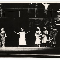 Photograph of the theatrical production, Las vacas gordas