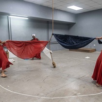 Photographs of a rehearsal for the theatrical production, Mar nuestro