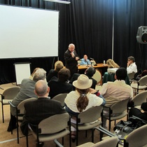 Photographs of the conference, Protagonistas de las 60 en el teatro cubano