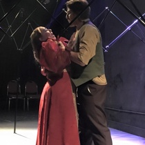 Photographs of the theatrical production, La profesión de la Sra. Warren (Miami, 2015)