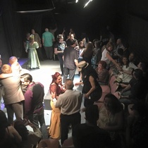 Photographs of the theatrical production, La profesión de la Sra. Warren (Miami, 2015)