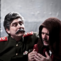 Photographs of a rehearsal for the theatrical production, Cartas de amor a Stalin