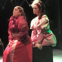 Photographs of the theatrical production, La profesión de la Sra. Warren (Miami, 2015)