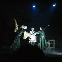 Photographs of the theatrical production, Historia sobre el camino