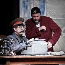 Photographs of a rehearsal for the theatrical production, Cartas de amor a Stalin