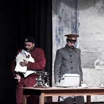 Photographs of a rehearsal for the theatrical production, Cartas de amor a Stalin