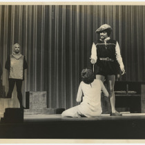 Rafael Cifuentes (Hermano Ladvenu), Gustavo Cardona (El Verdugo), Manuel Acosta (Capitán Beaudricourt) and Glenda Díaz Rigau (Juana), in "La alondra"