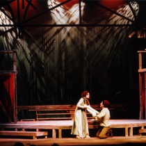 Photograph of Déxter Cápiro in the theatrical production, Fuenteovejuna