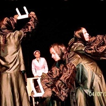 Photographs of the theatrical production, Historia sobre el camino