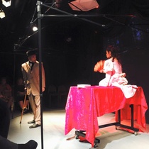 Photographs of the theatrical production, La profesión de la Sra. Warren (Miami, 2015)