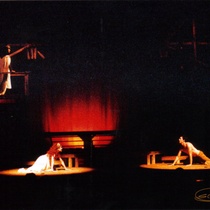 Photograph of Déxter Cápiro in the theatrical production, Fuenteovejuna