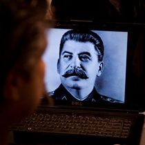 Stalin's Birth / Nacimiento de Stalin