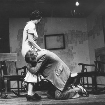 Photographs of the theatrical production, Aire frío