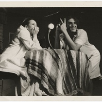 Teresa María Rojas (Eva) and José Armand (El Merluza), in "Flores de papel"