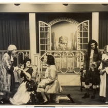 Scene from the production, "El enfermo imaginario"