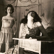 Photograph of the production, "Donde está la luz"