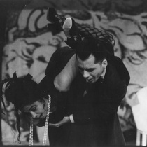 Photograph of Déxter Cápiro and Alina Rodríguez in the production, "La boda"