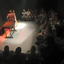 Photographs of the theatrical production, La profesión de la Sra. Warren (Miami, 2015)