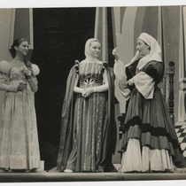 Photographs of the production, "Romeo y Jullieta"