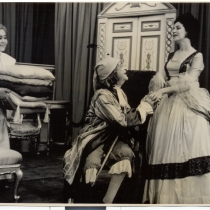 Scene from the production, "El enfermo imaginario"